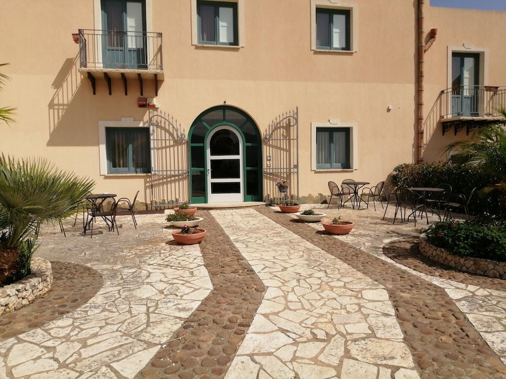 Hotel Baglio Dello Zingaro à Scopello  Extérieur photo